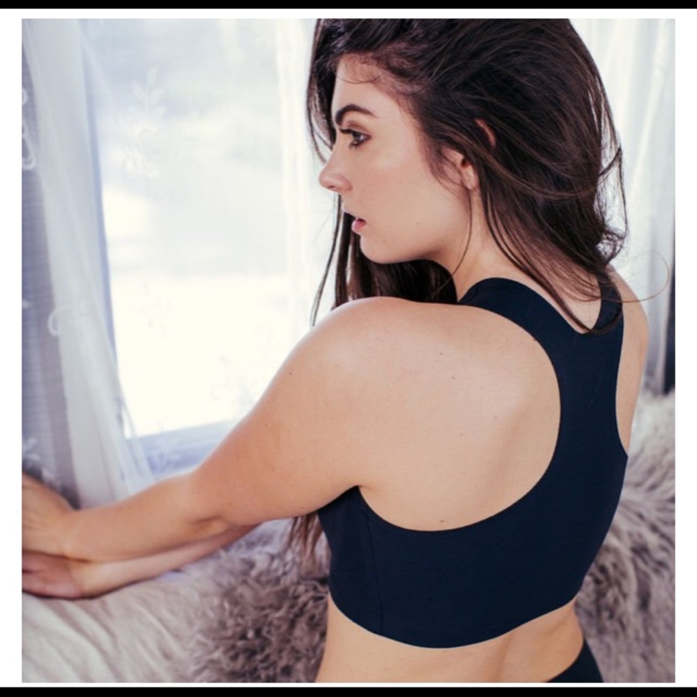 True & CO Tru Body Racerback V Neck Bra